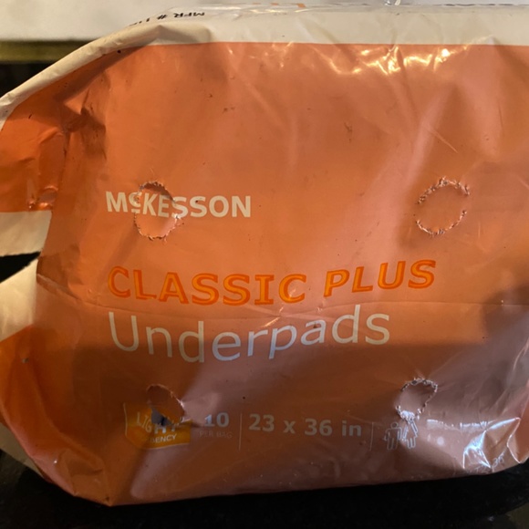 Home- Disposable UnderPads (23” x 36”) Light Absorbent Classic Plus - Picture 7 of 16